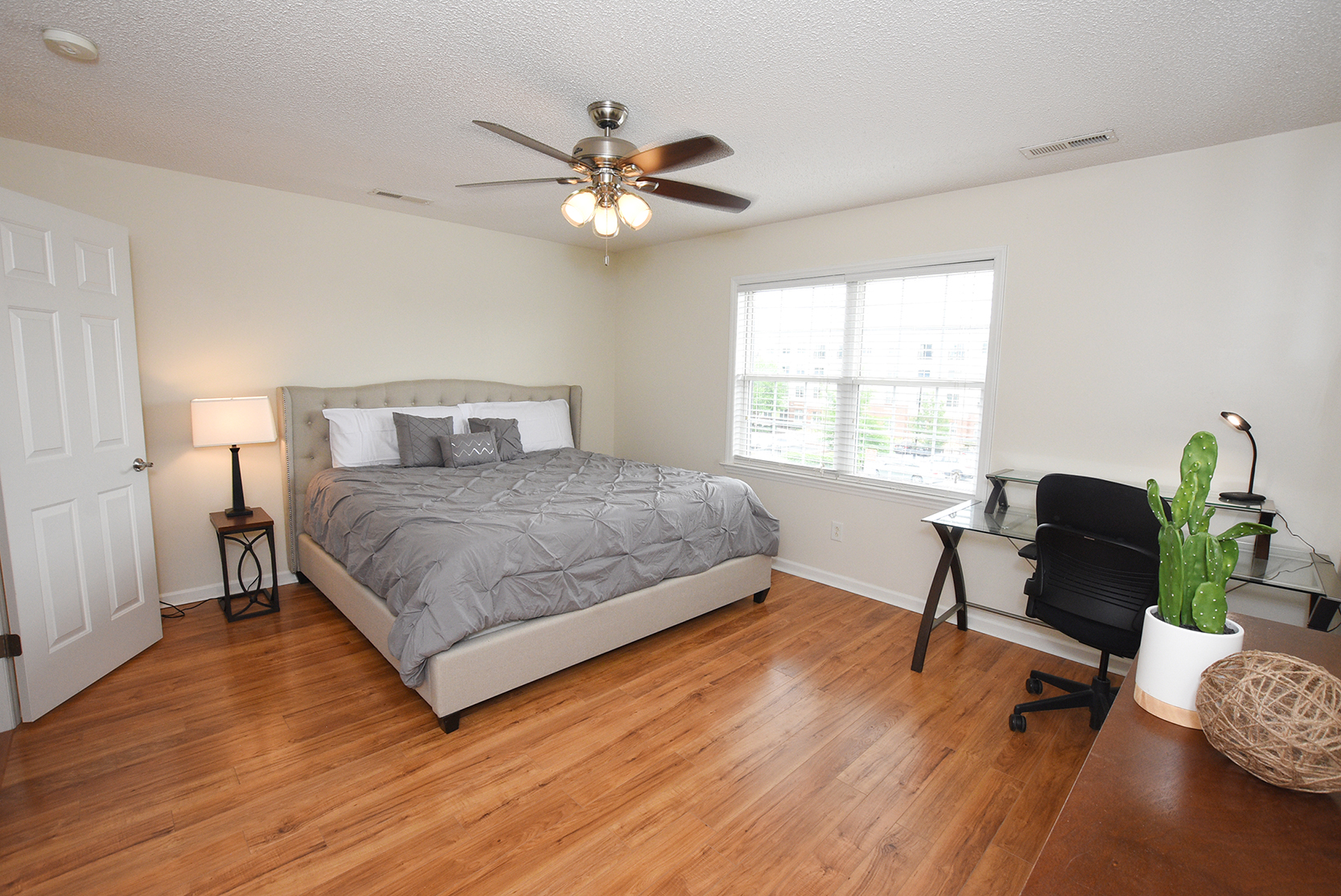 Seventh and Chestnut Bedroom 1